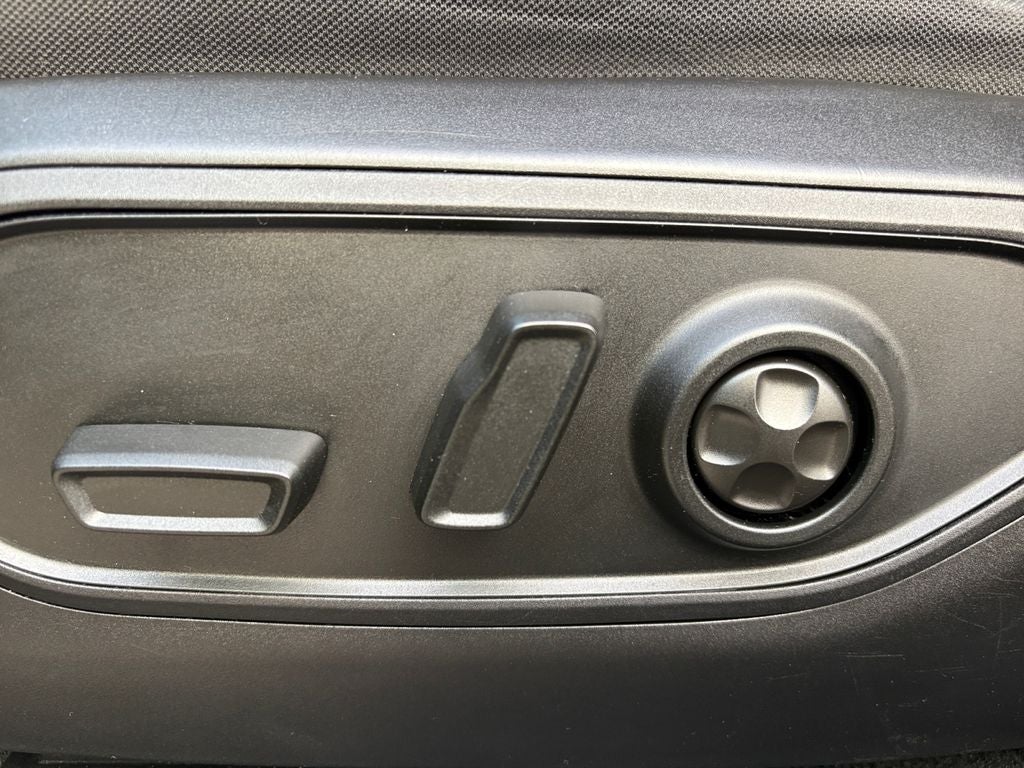 2023 Jeep Grand Cherokee L Laredo 4x2