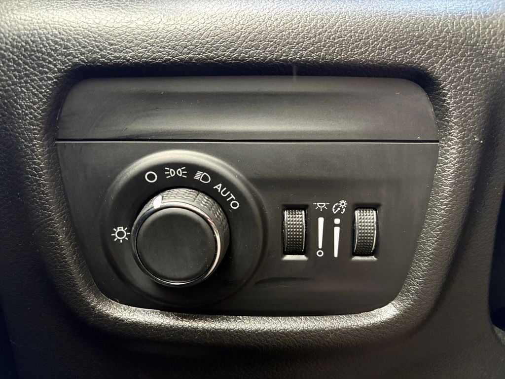 2023 Jeep Grand Cherokee L Laredo 4x2