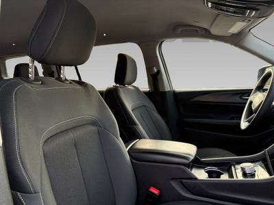 2023 Jeep Grand Cherokee L Laredo 4x2