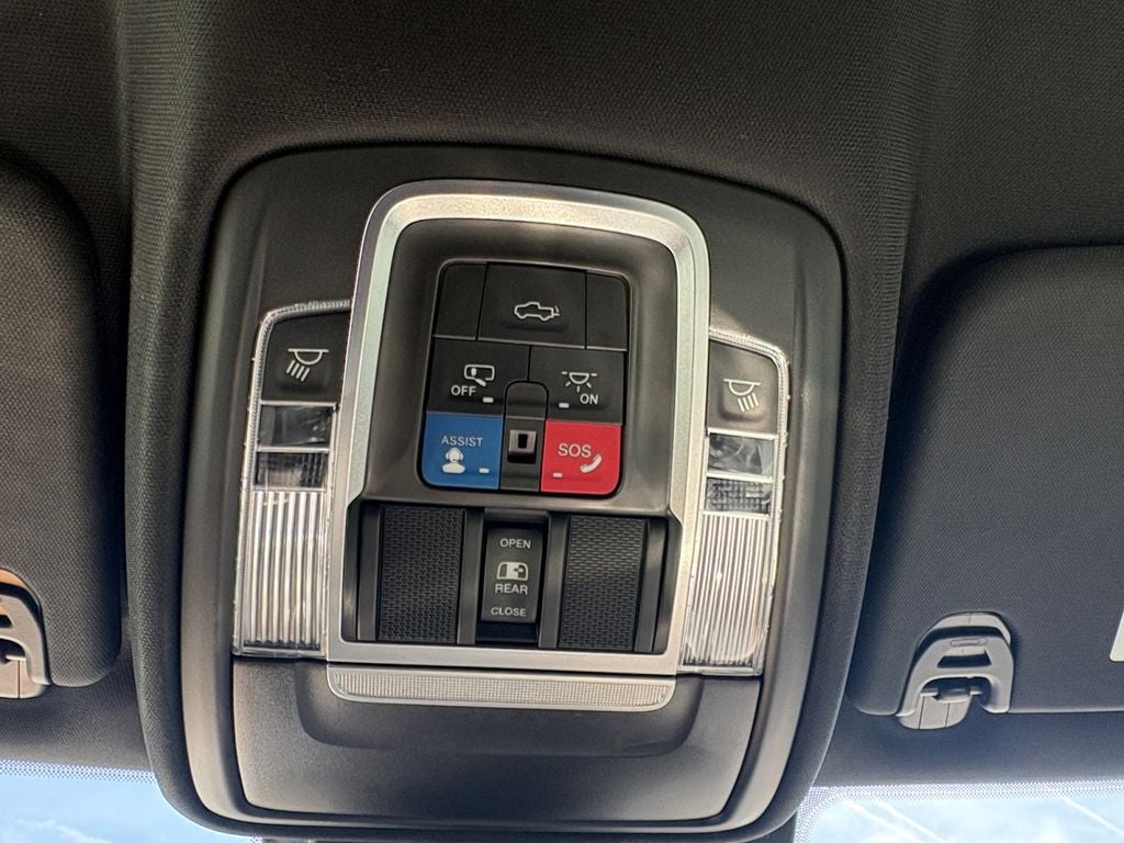 2022 RAM 1500 Laramie Crew Cab 4x4 5'7' Box