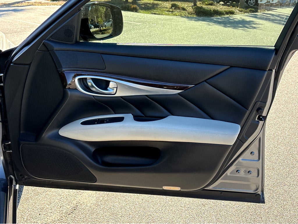 2015 INFINITI Q70 3.7