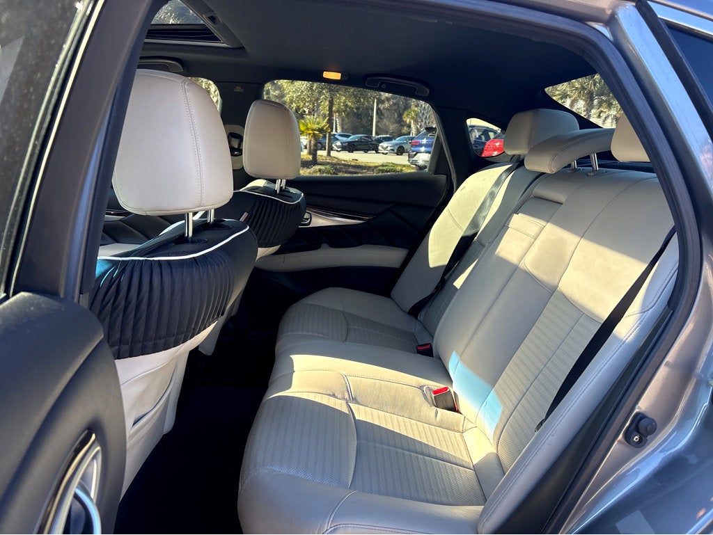 2015 INFINITI Q70 3.7