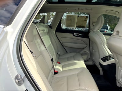 2023 Volvo XC60 Ultimate Bright Theme