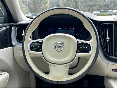 2023 Volvo XC60 Ultimate Bright Theme