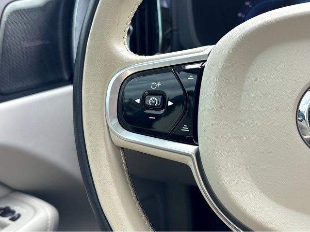 2023 Volvo XC60 Ultimate Bright Theme