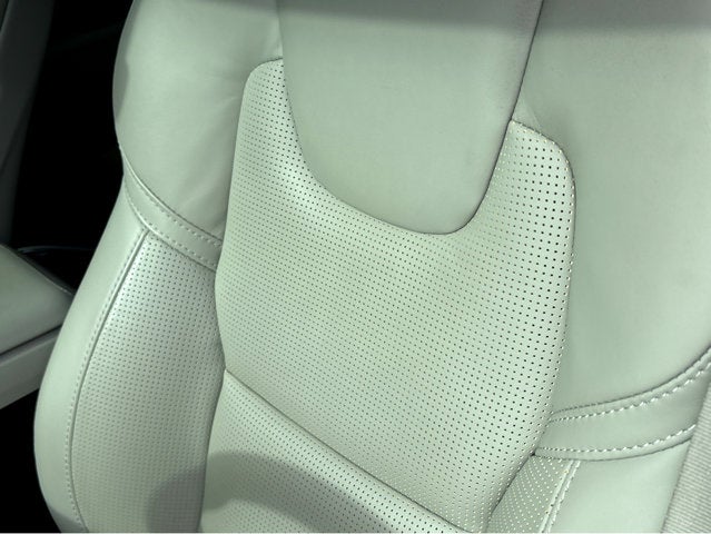 2023 Volvo XC60 Ultimate Bright Theme