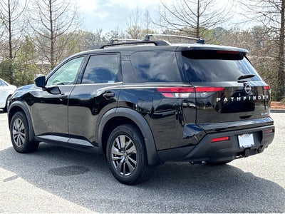2022 Nissan Pathfinder SV