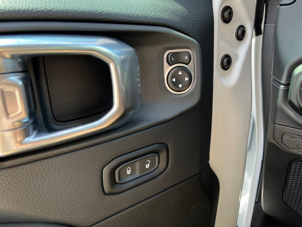 2024 Jeep Wrangler 4-Door Sahara 4x4