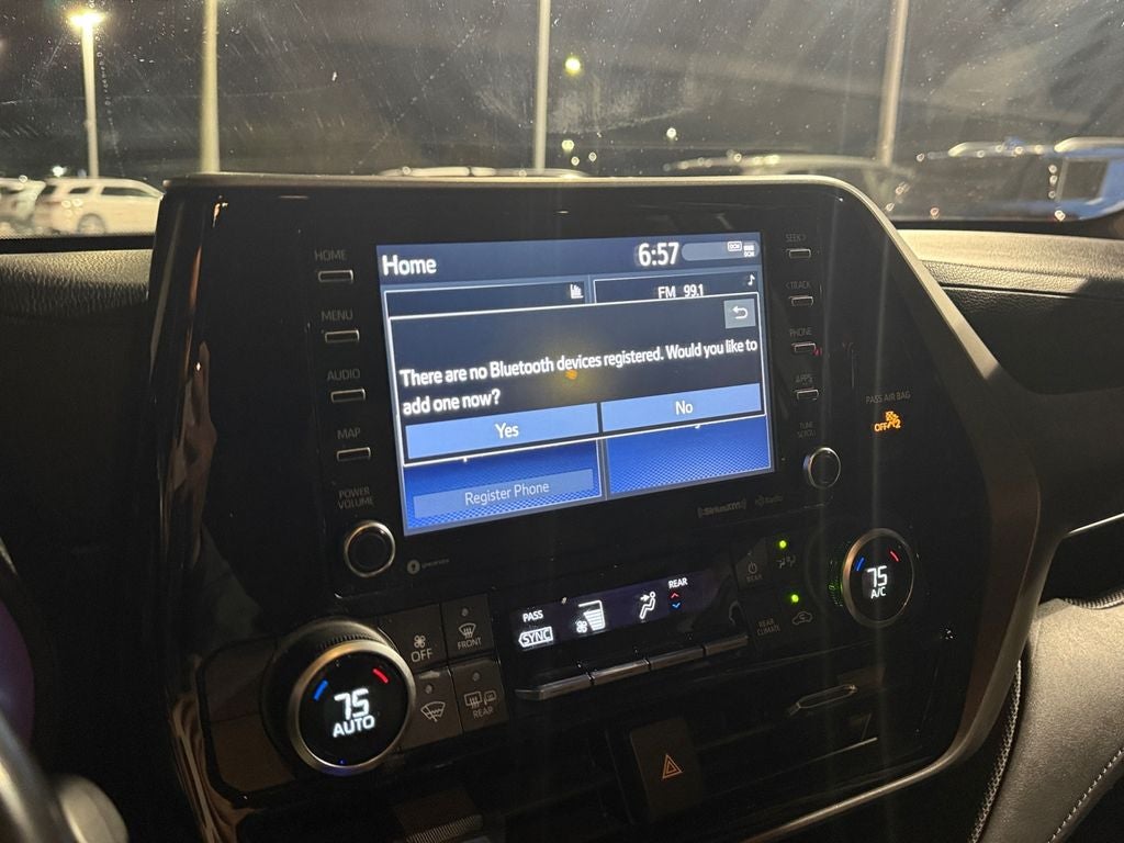 2022 Toyota Highlander LE