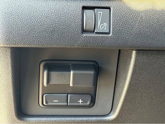 2025 Chevrolet Colorado LT - Photo 12