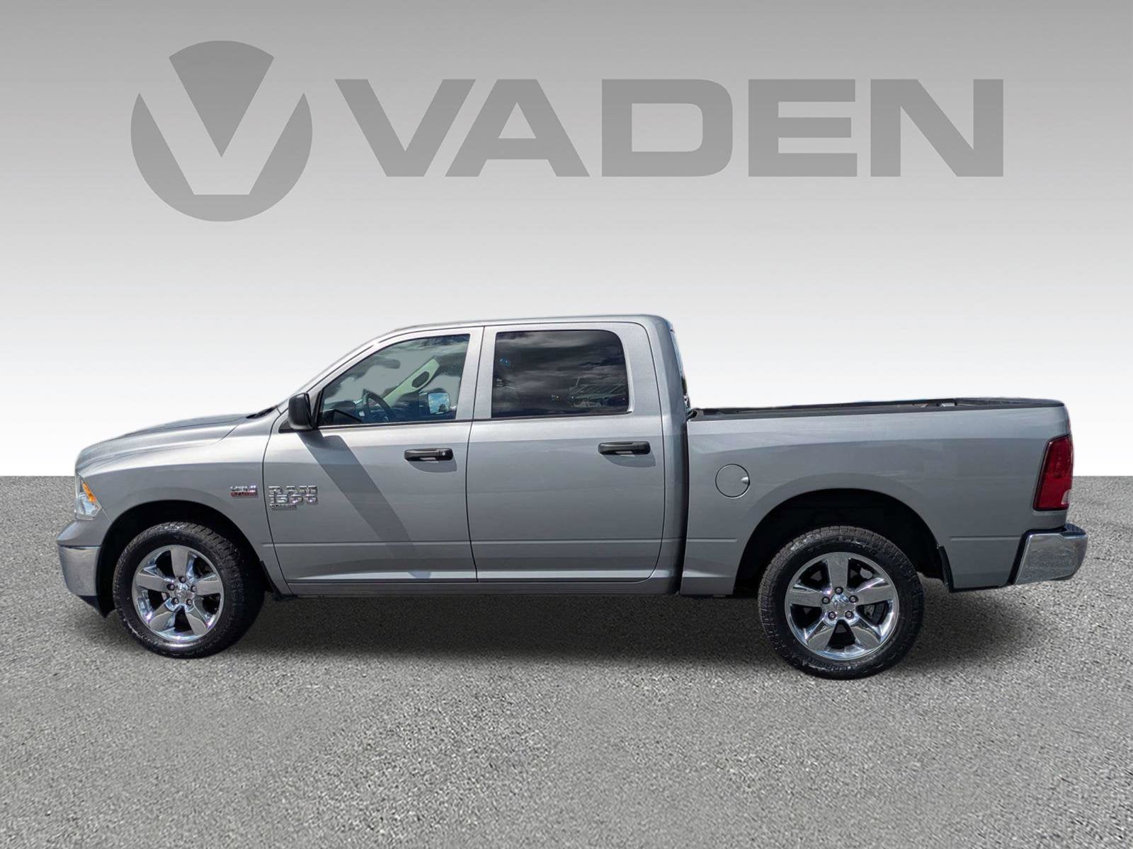2022 RAM 1500 Classic Tradesman Crew Cab 4x4 5'7" Box