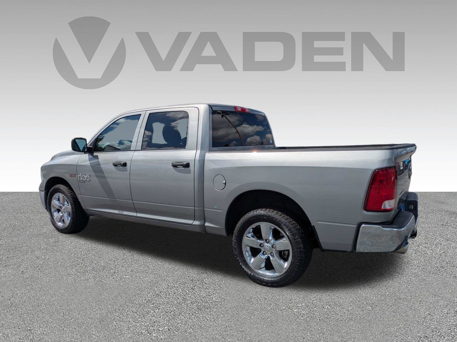 2022 RAM 1500 Classic Tradesman Crew Cab 4x4 5'7" Box
