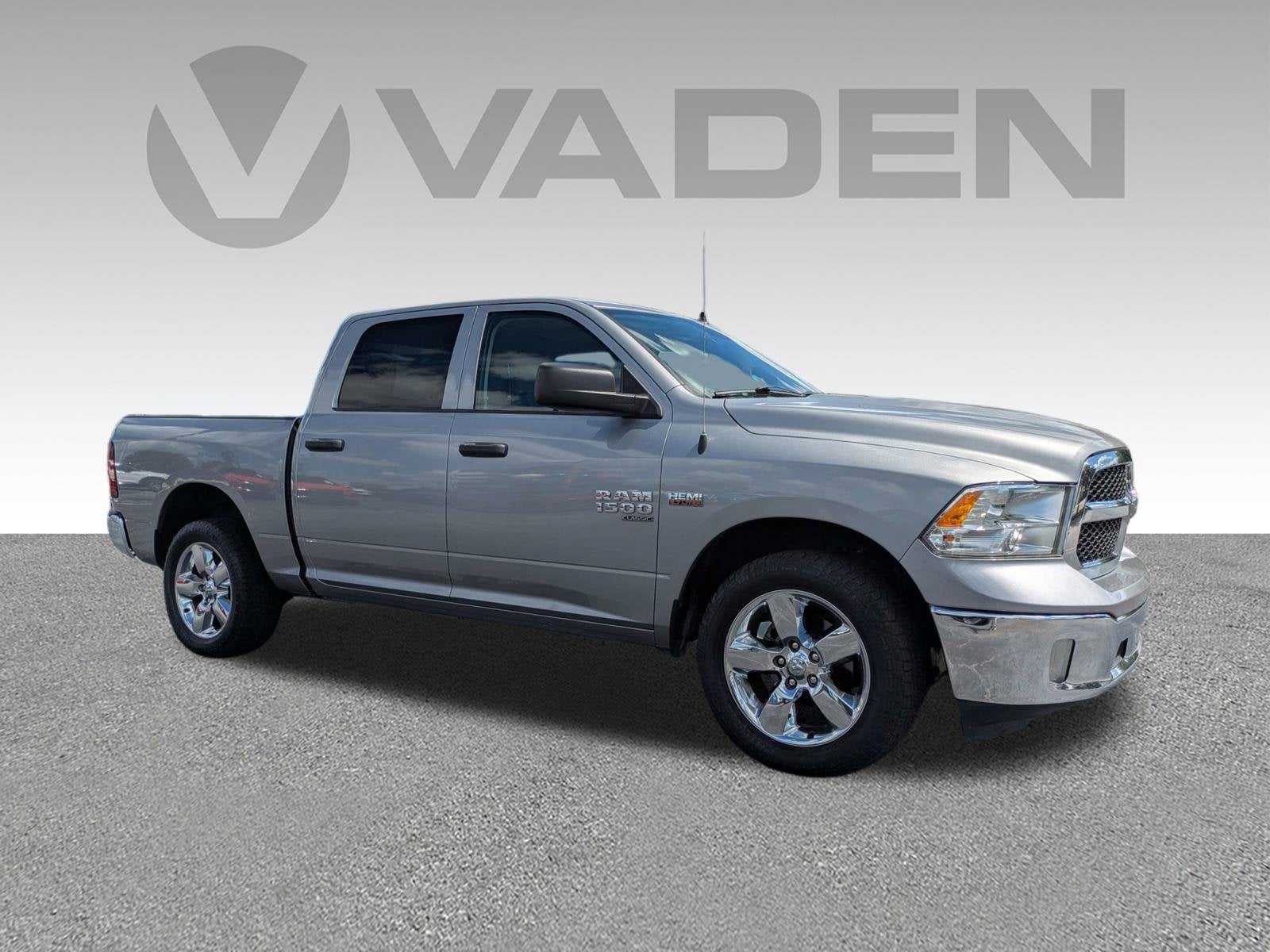 2022 RAM 1500 Classic Tradesman Crew Cab 4x4 5'7" Box