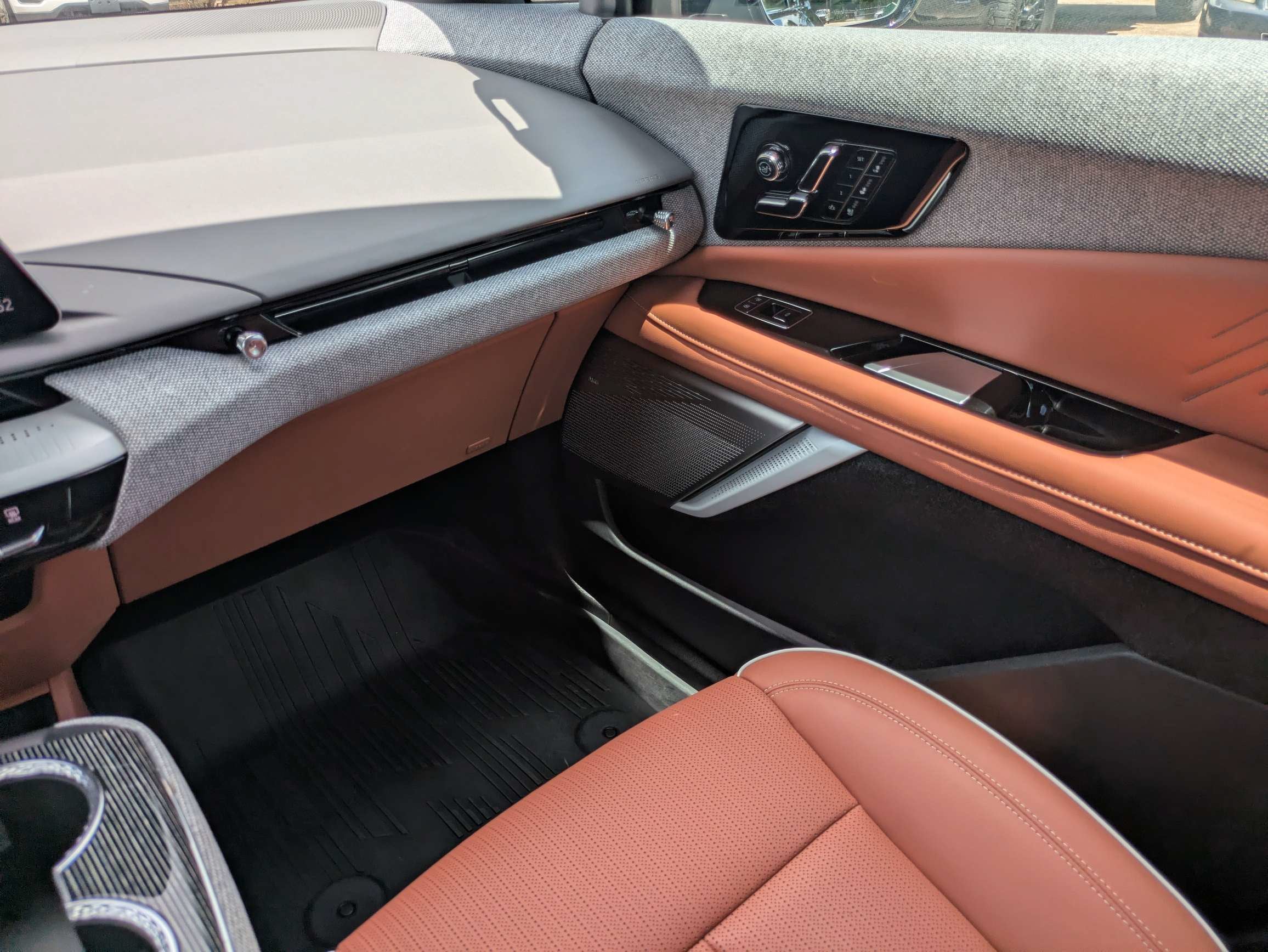 2025 Cadillac OPTIQ Luxury 2