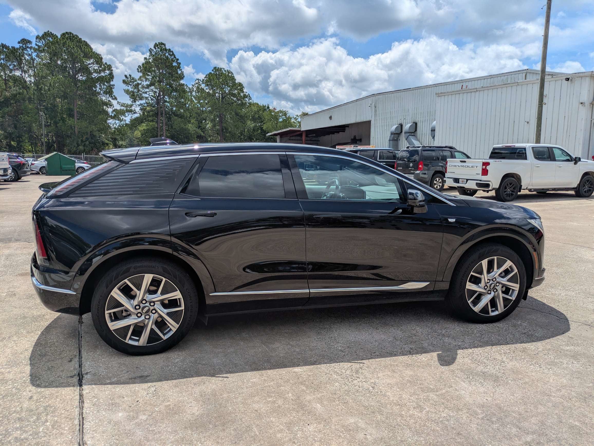 2025 Cadillac OPTIQ Luxury 2