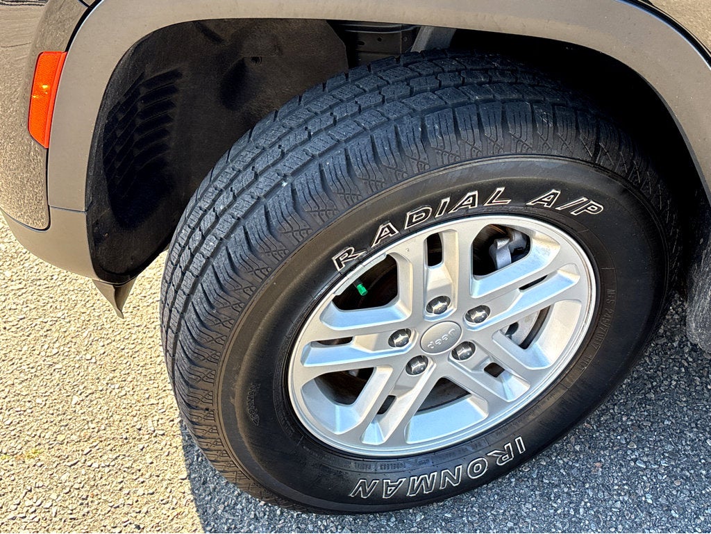 2023 Jeep Grand Cherokee Laredo