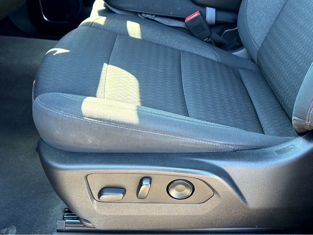 2022 Chevrolet Silverado 1500 LT (2FL)