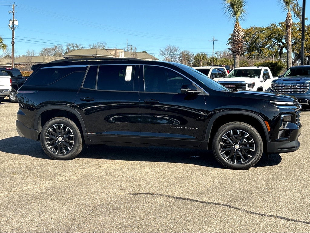2025 Chevrolet Traverse LT
