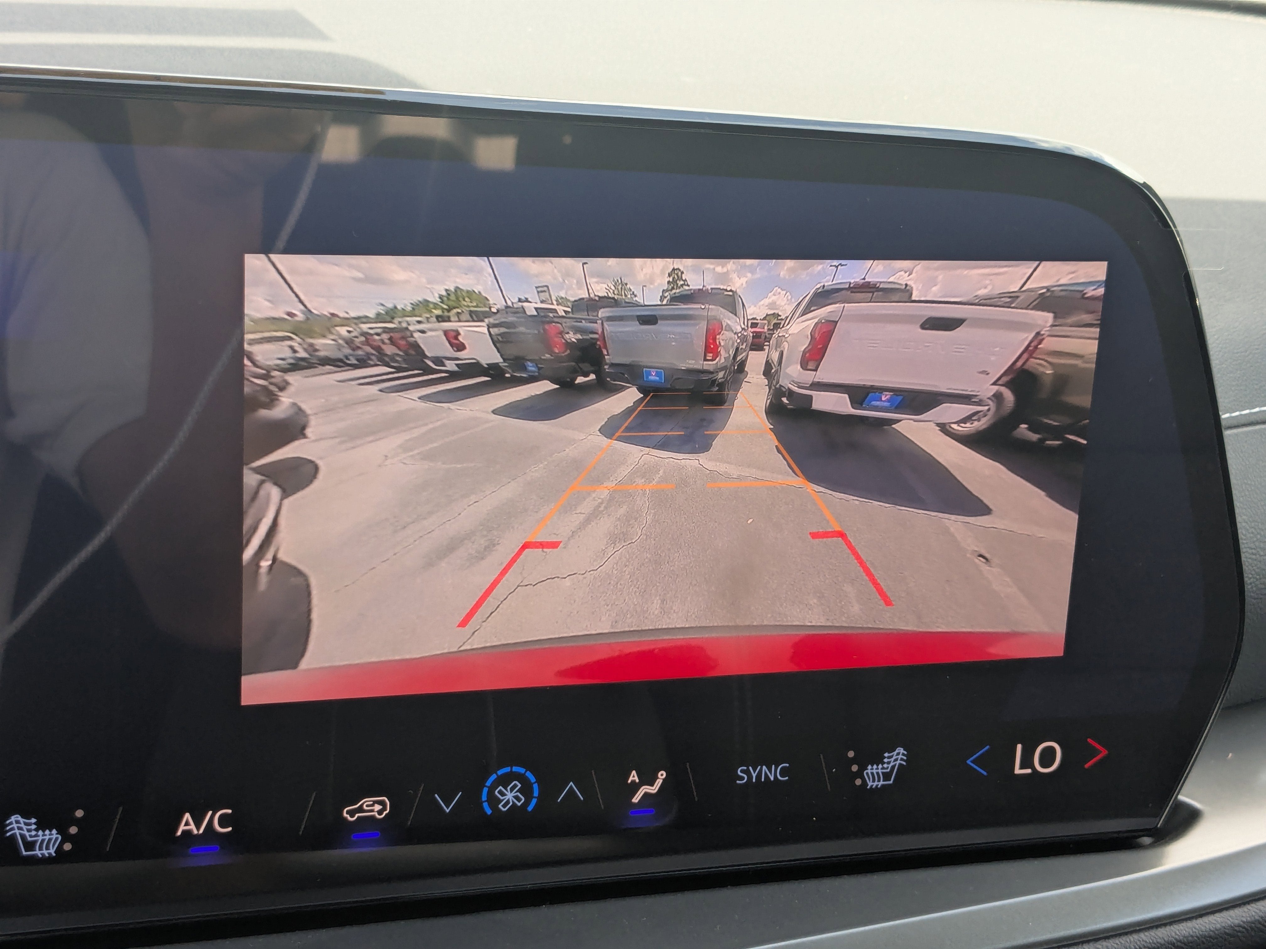 2025 Chevrolet Traverse LT - Photo 13