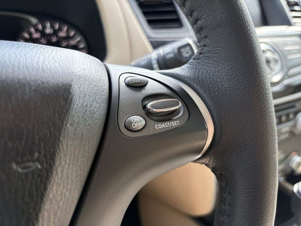 2017 Nissan Pathfinder SV