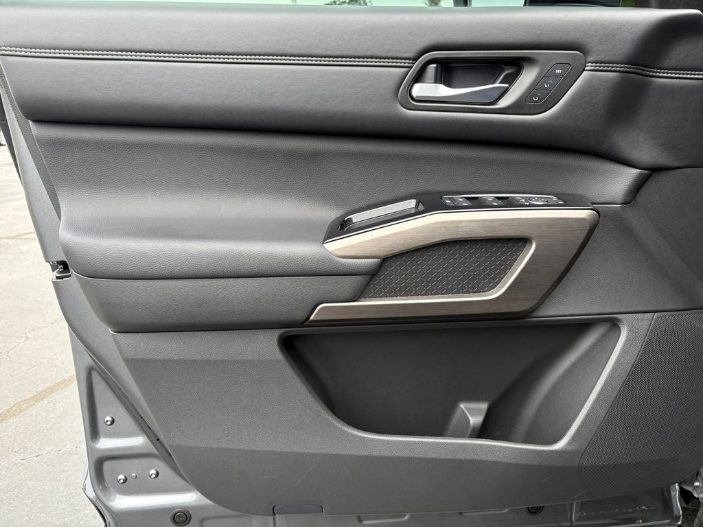 2025 Nissan Pathfinder Platinum